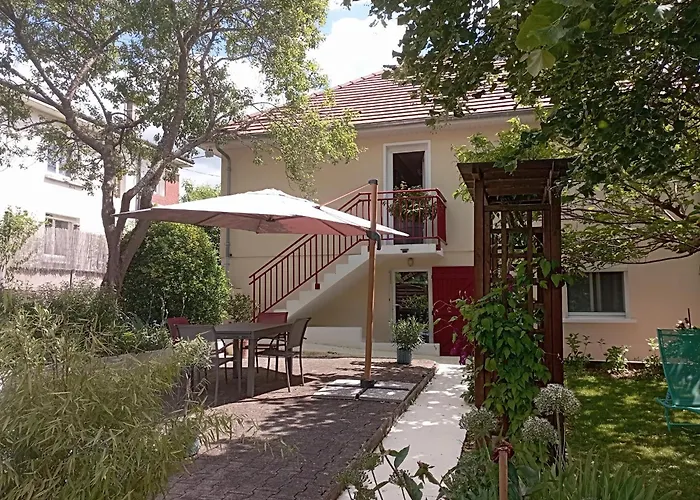 Charmant F1 Independant Rez De Jardin Proche De Vichy Petits Dej Compris