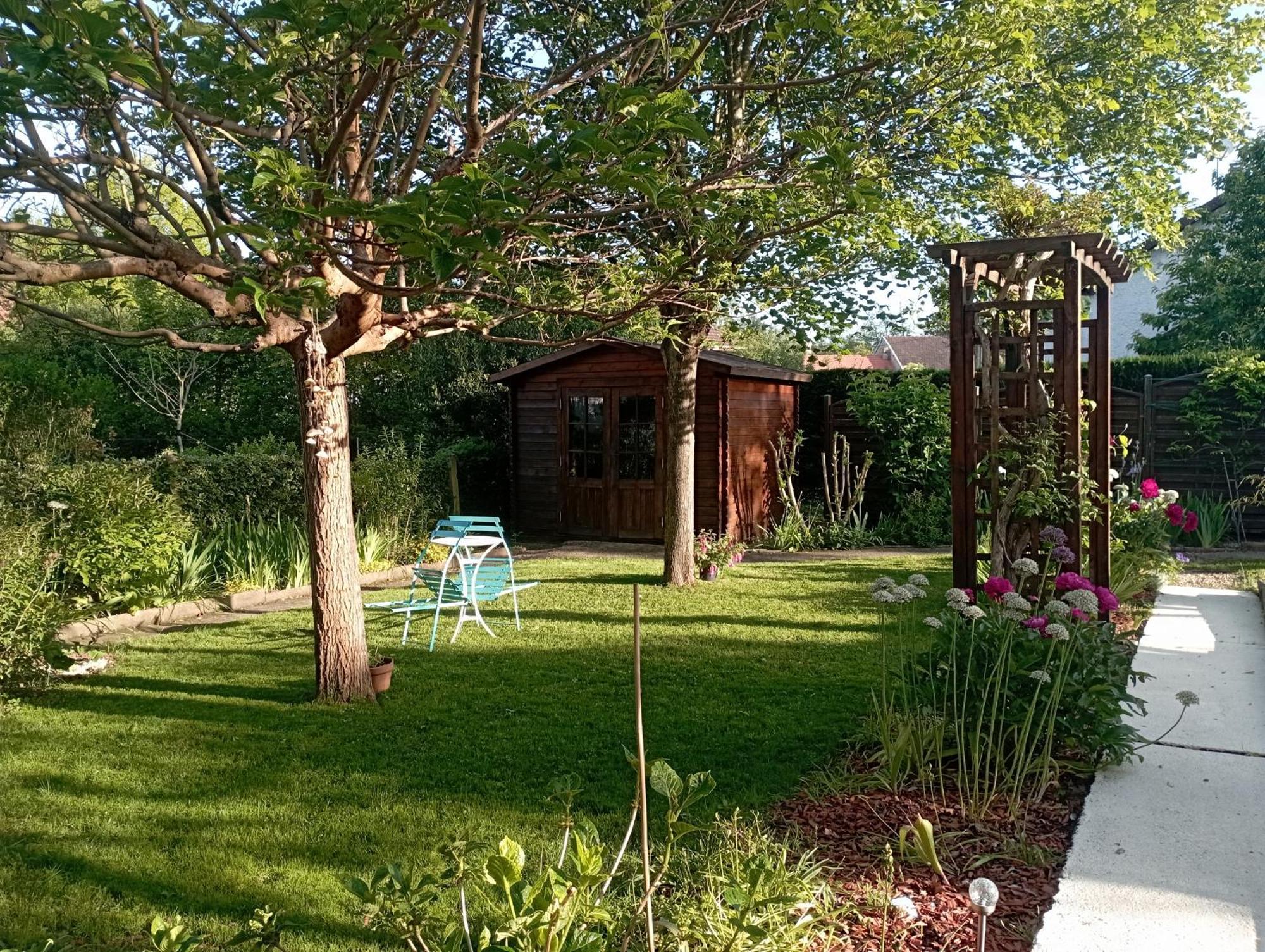 Homestay F1 Independant Rez De Jardin Proche De Vichy Petits Dej Compris *