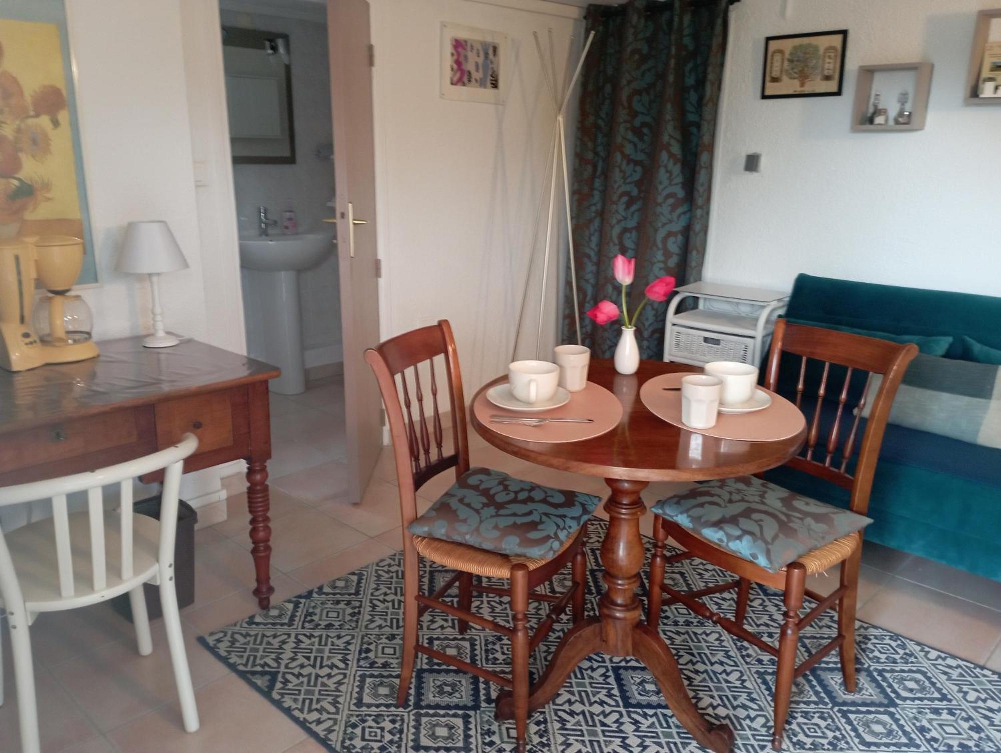 F1 Independant Rez De Jardin Proche De Vichy Petits Dej Compris Homestay