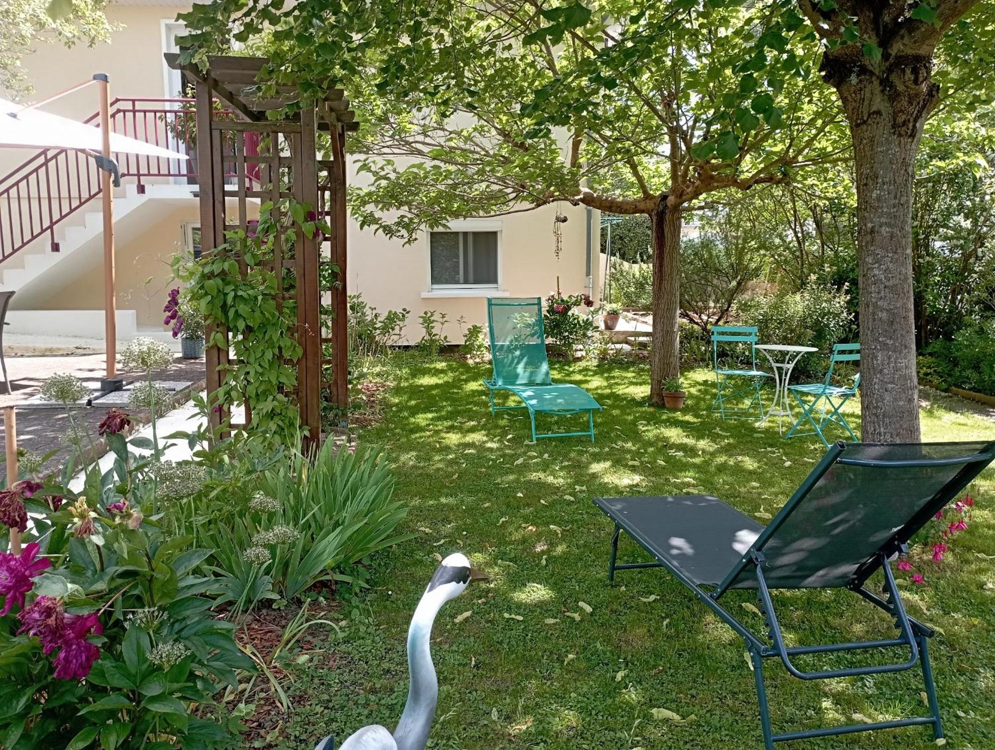 F1 Independant Rez De Jardin Proche De Vichy Petits Dej Compris Homestay